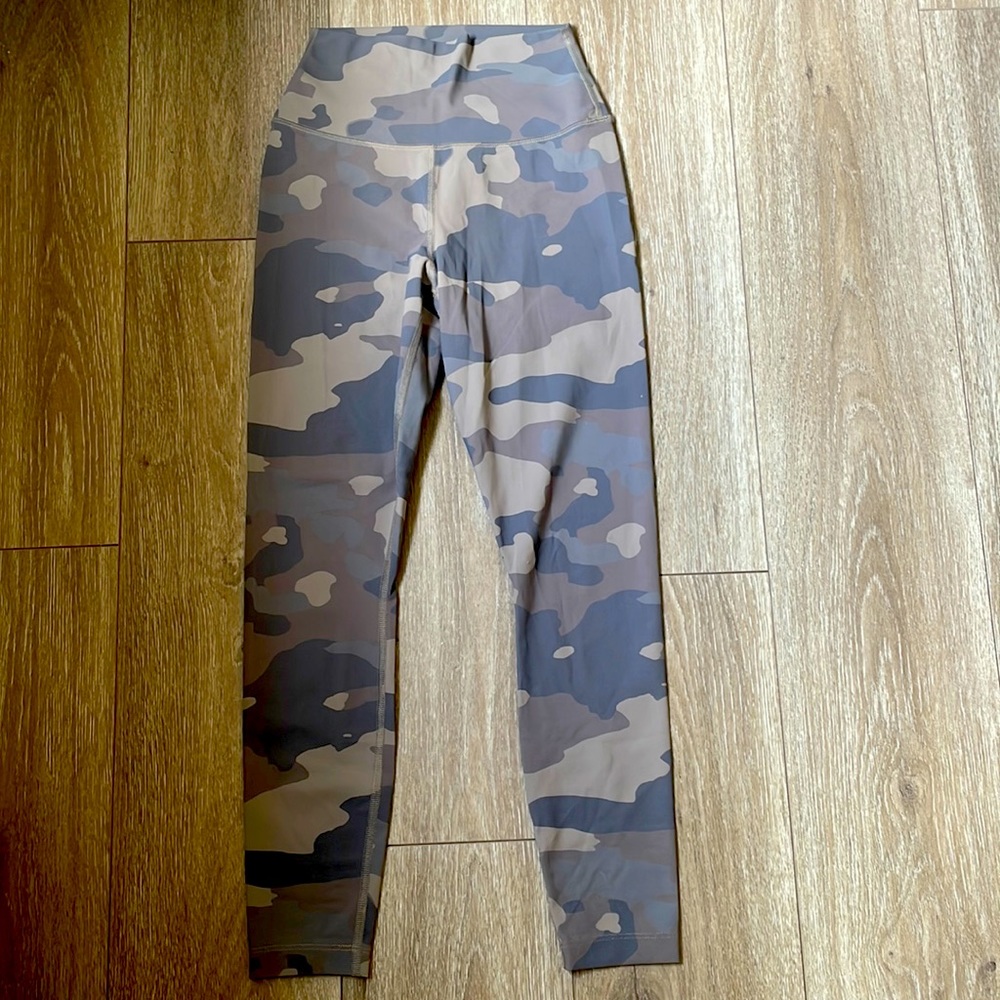 ALO YOGA CAMO different shades of brown leggings
